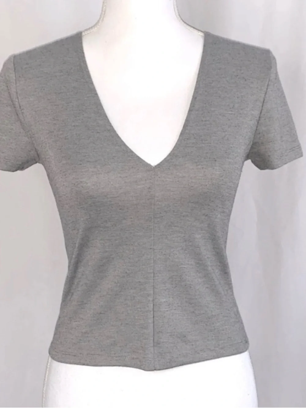 Zara Gray V-Neck Crop Tee | Fitted Minimal Top | Size S